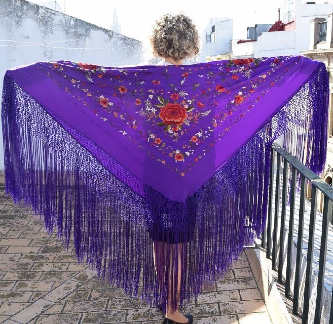 Mantón de Seda Natural Bordado a Mano 135cm | Juan Foronda