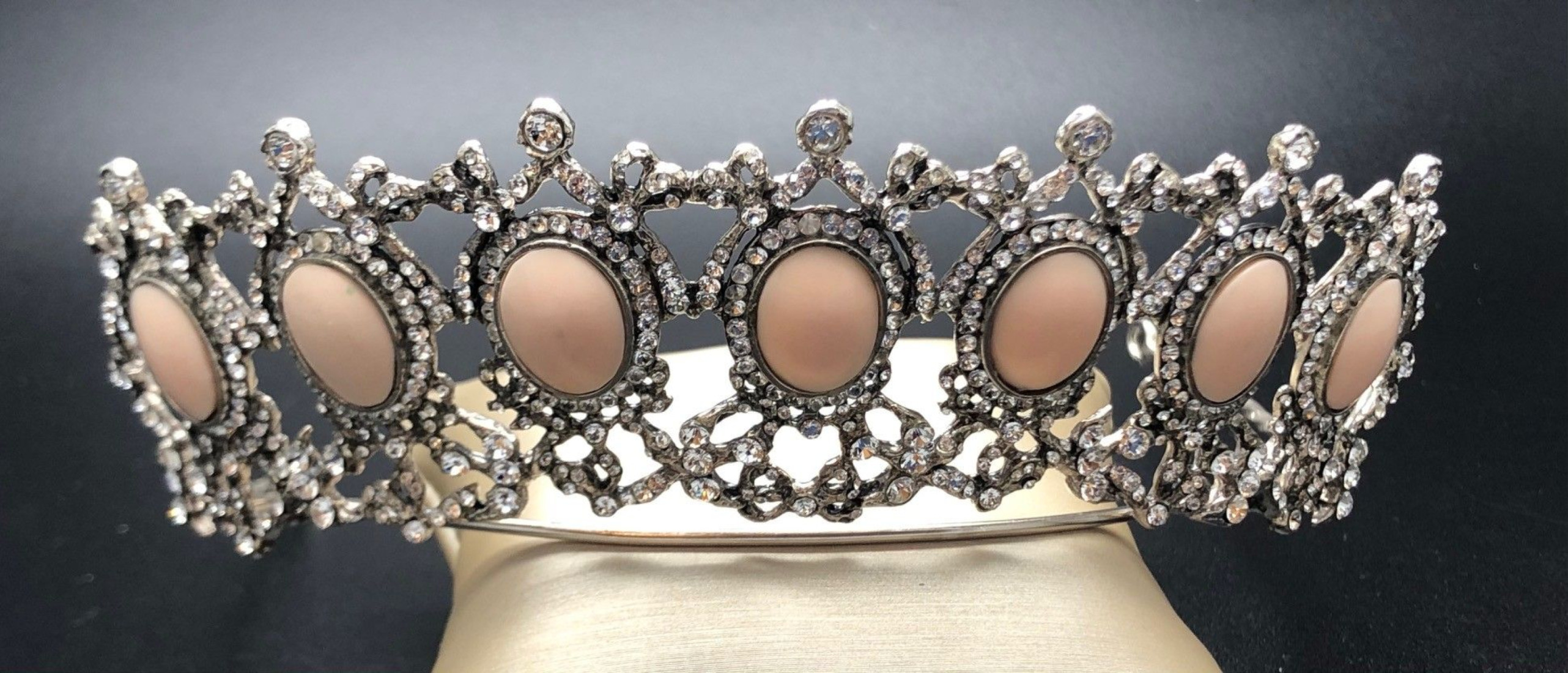 Tiara plata 7 óvalos rosa