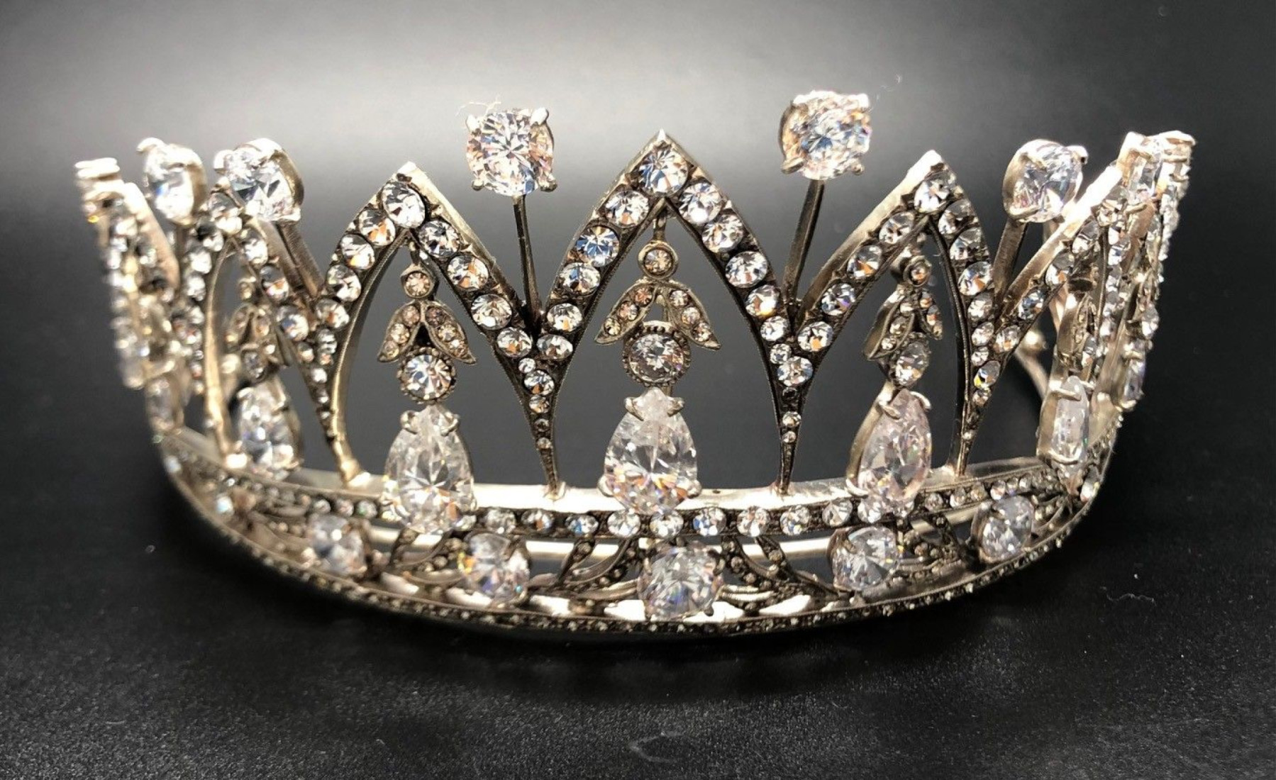 Tiara plata lágrimas cristal