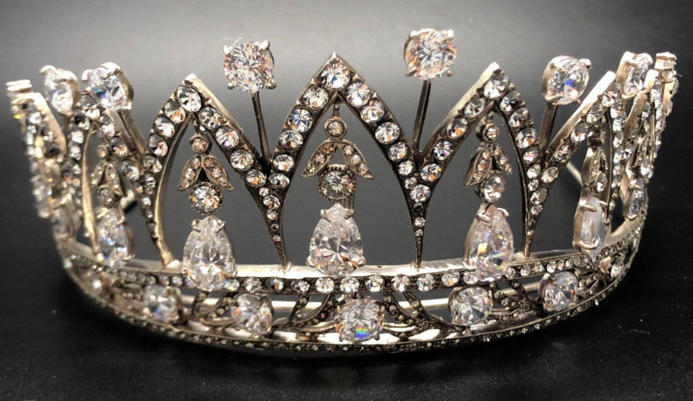 Tiara plata lágrimas cristal
