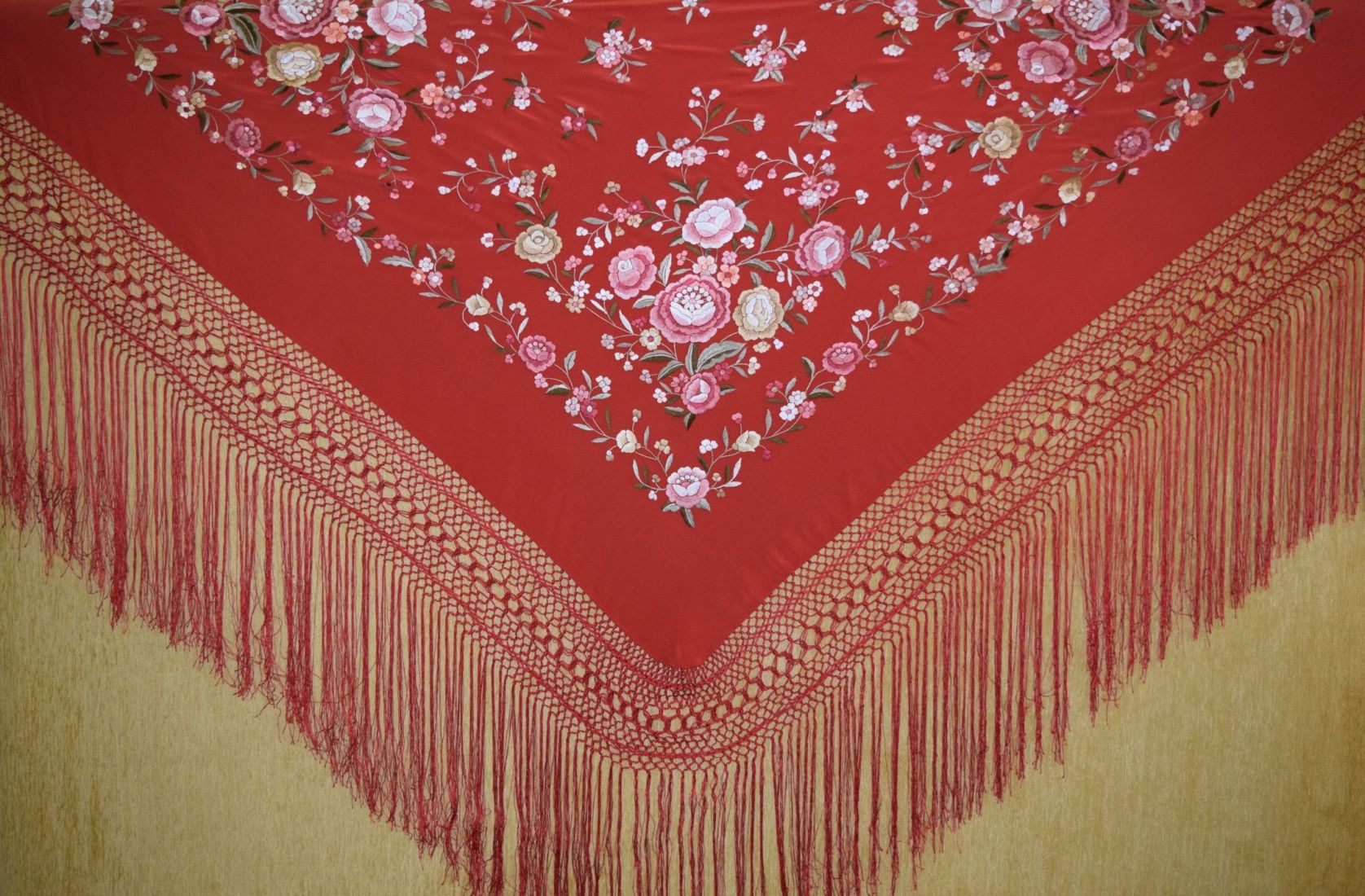Mantón de Seda Bordado a Mano 145cm | Juan Forona