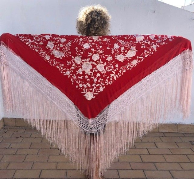 Mantón de Seda Bordado a Mano (140 cm) | Mantones de Lujo | Juan Foronda