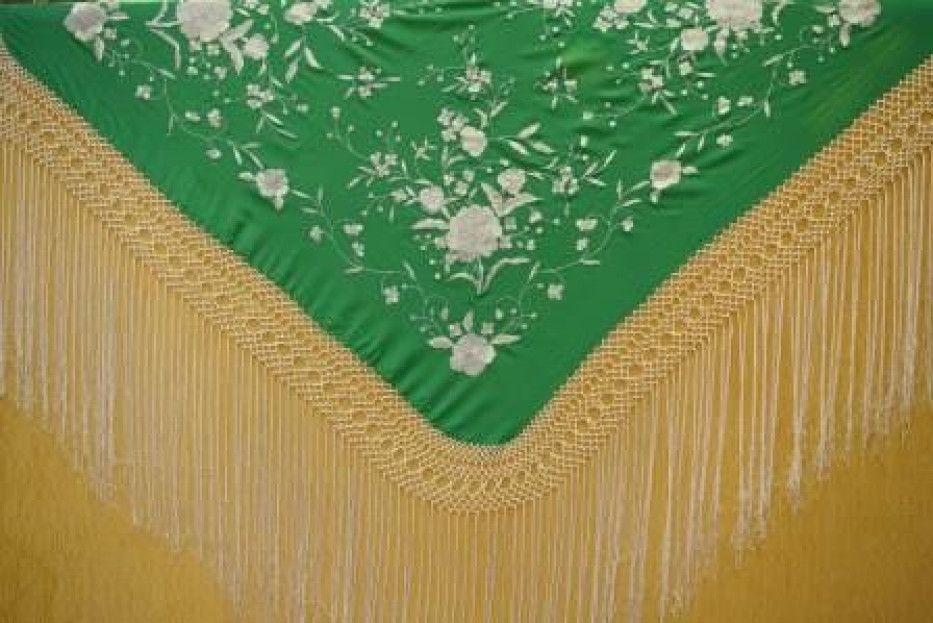 Mantón de Seda Natural Bordado a Mano 115cm | Mantones de Lujo | Juan Foronda