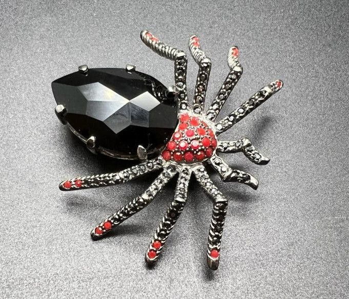 Broche araña plata