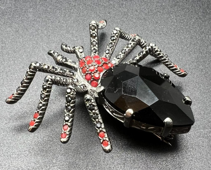 Broche araña plata