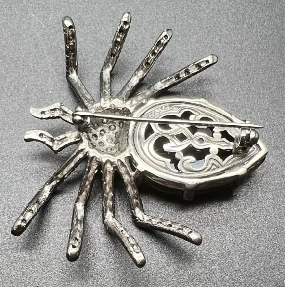 Broche araña plata