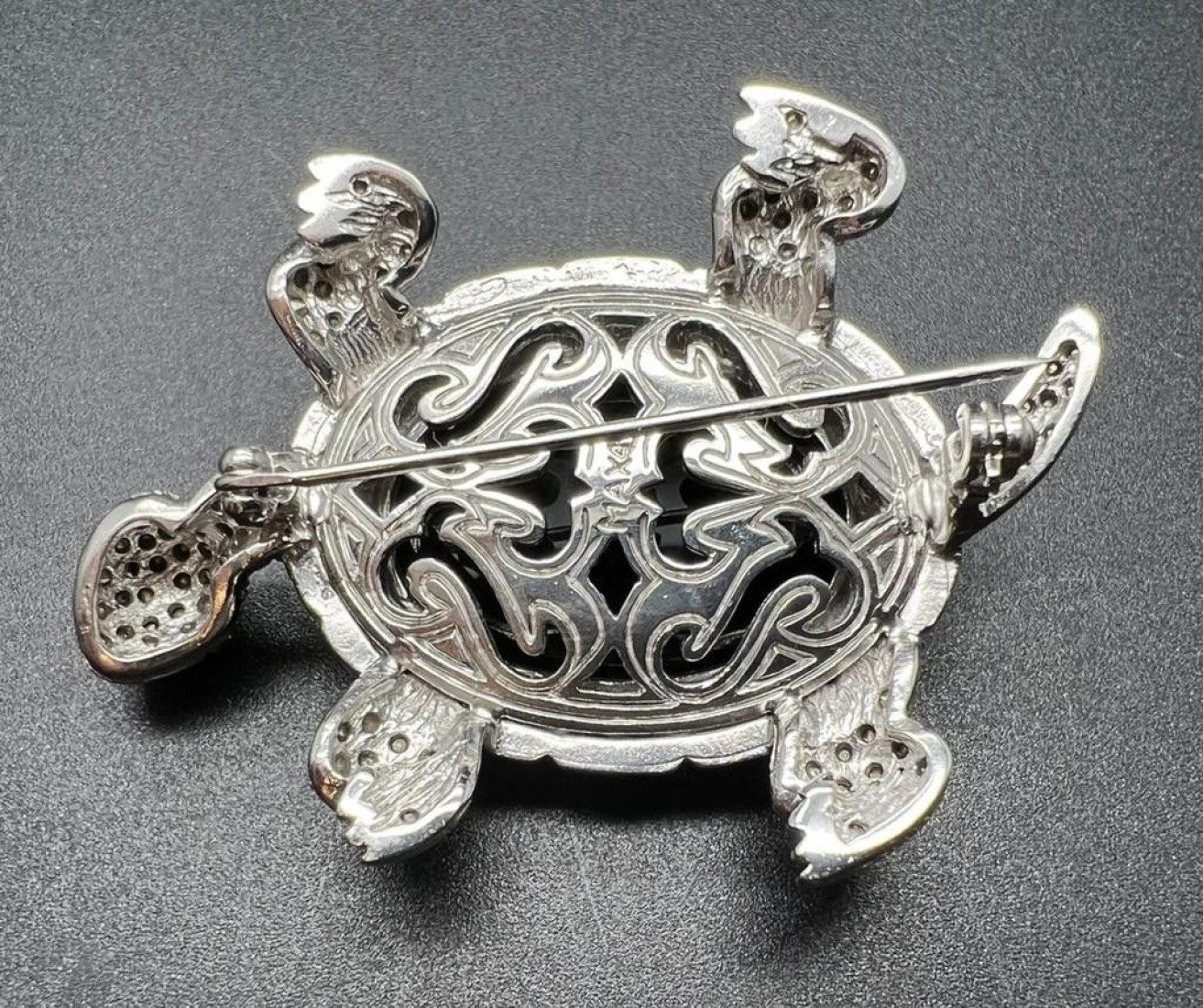 Broche tortuga plata