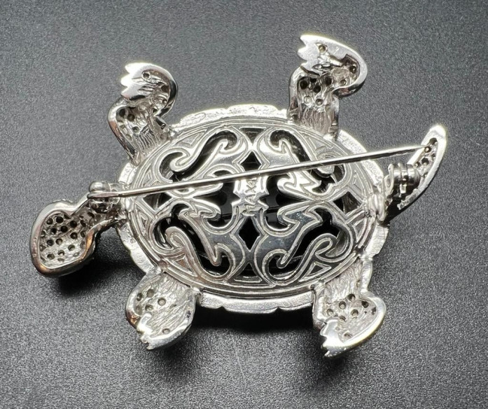 Broche tortuga plata
