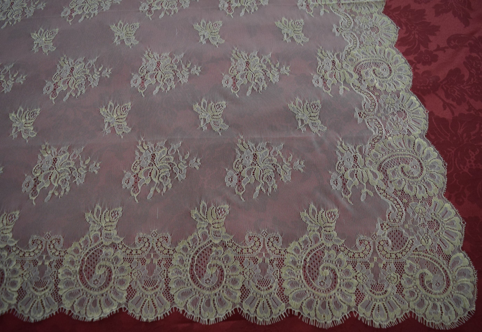 Mantilla bordada a máquina oro 100*220