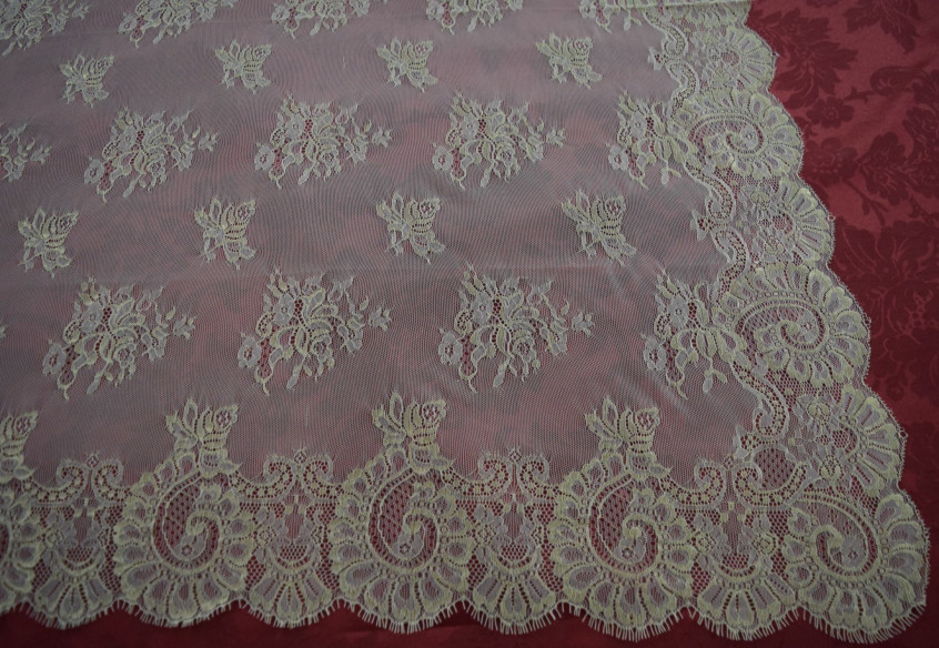 Mantilla bordada a máquina oro 100*220