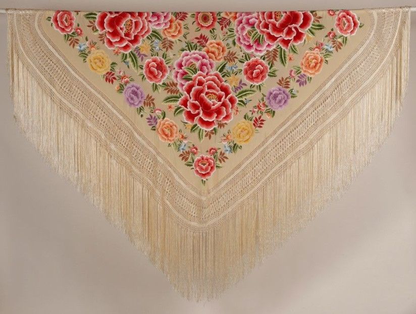 Mantón de Seda Bordado a Mano 140cm | Mantones de Lujo | Juan Foronda