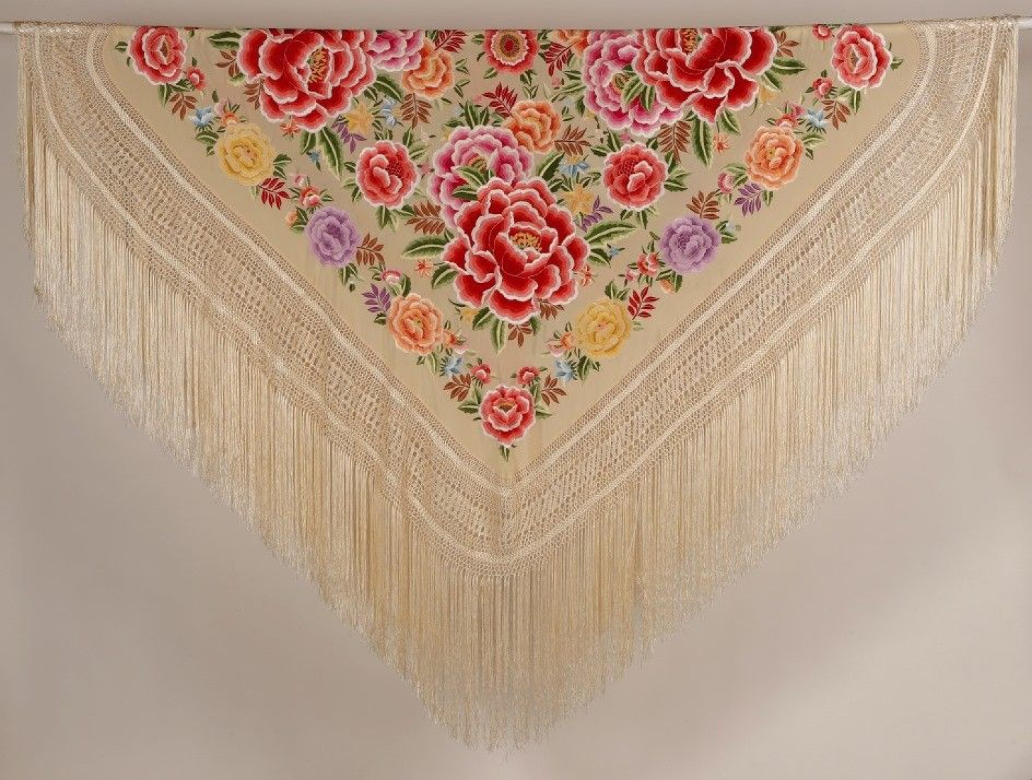 Mantón de Seda Bordado a Mano 140cm | Mantones de Lujo | Juan Foronda