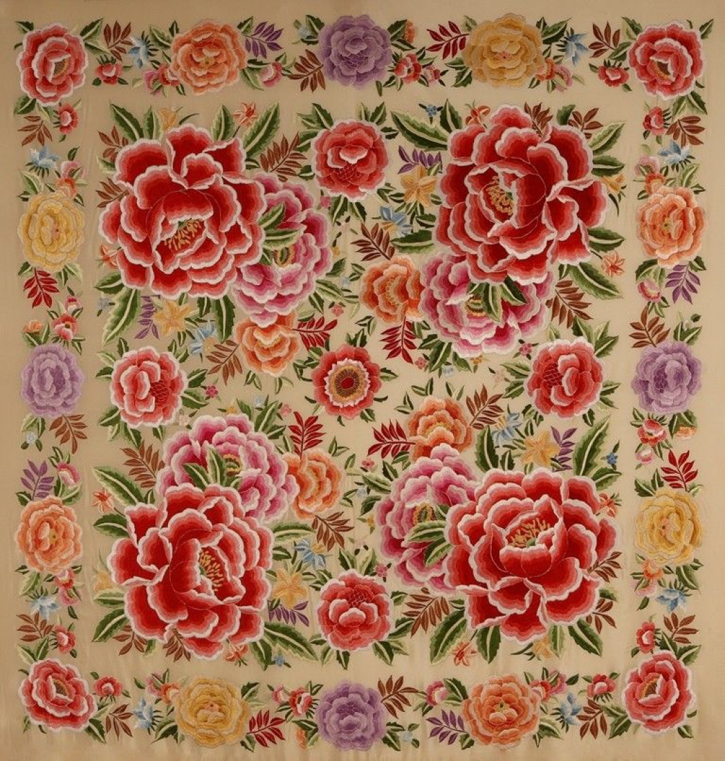 Mantón de Seda Bordado a Mano 140cm | Mantones de Lujo | Juan Foronda