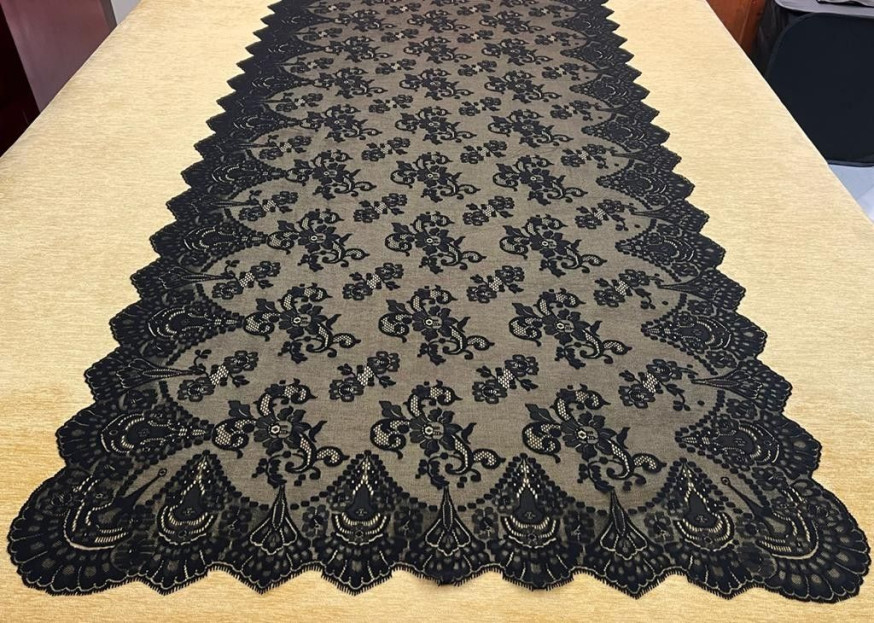 Mantilla bordada a máquina 100*220