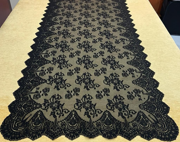 Mantilla bordada a máquina 100*220
