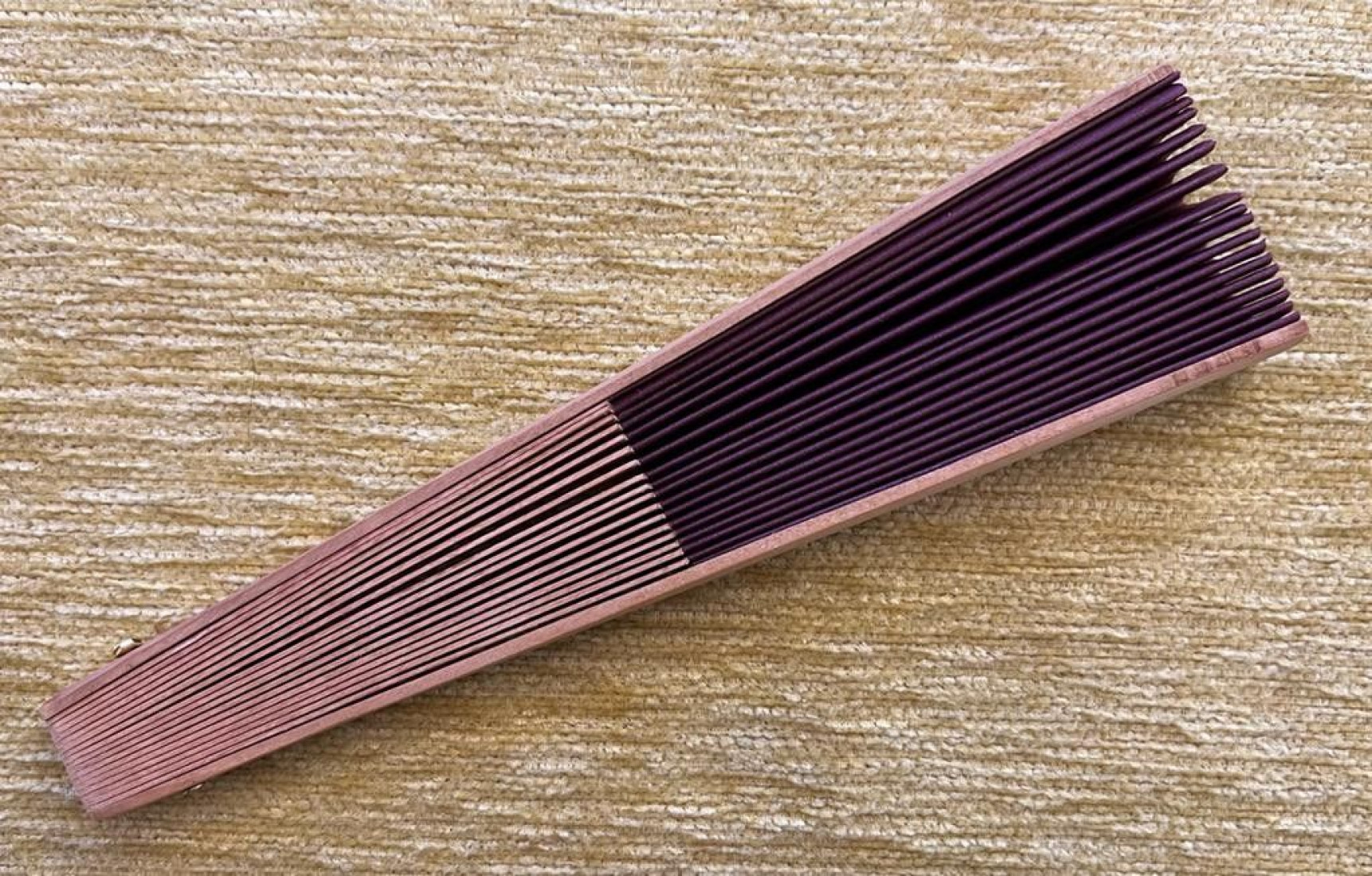 Abanicos de Madera y Tela para Hombre | Abanicos con Estilo para Hombre | Juan Foronda