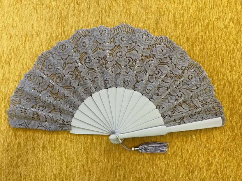 Abanico blonda gris perla