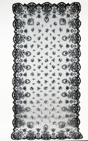 Mantilla bordada a mano en seda