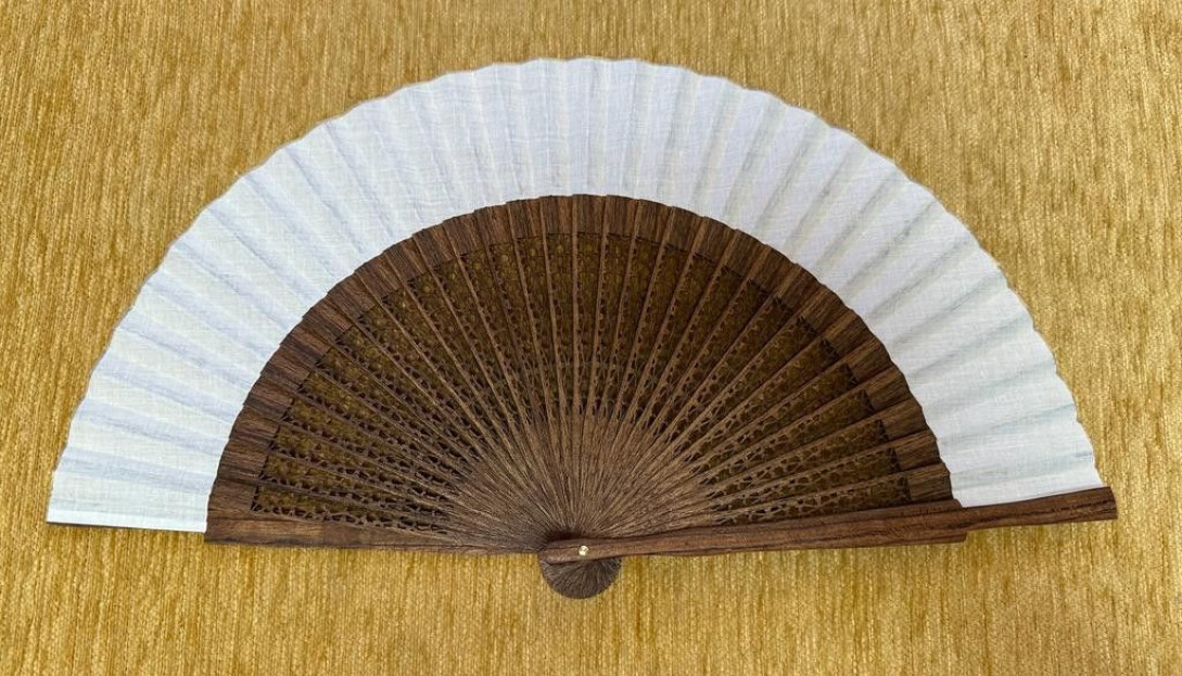 Abanico Calado de Madera de Mongoy 23cm | Juan Foronda