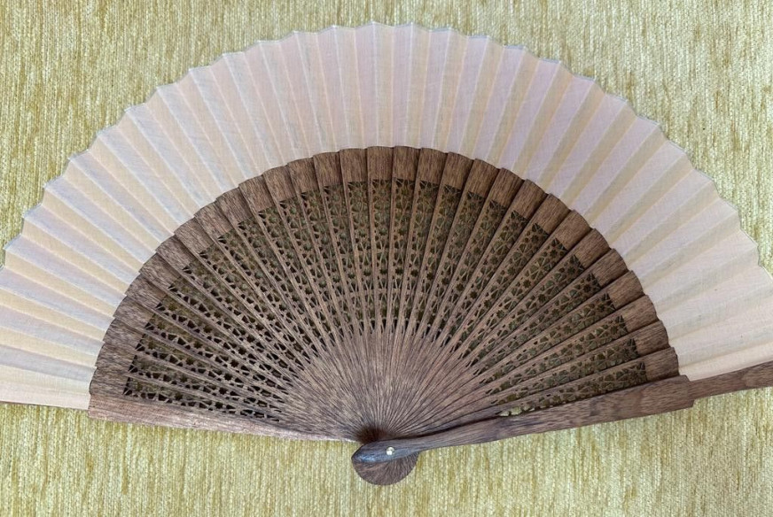 Abanico Calado de Madera de Mongoy 23cm | Juan Foronda