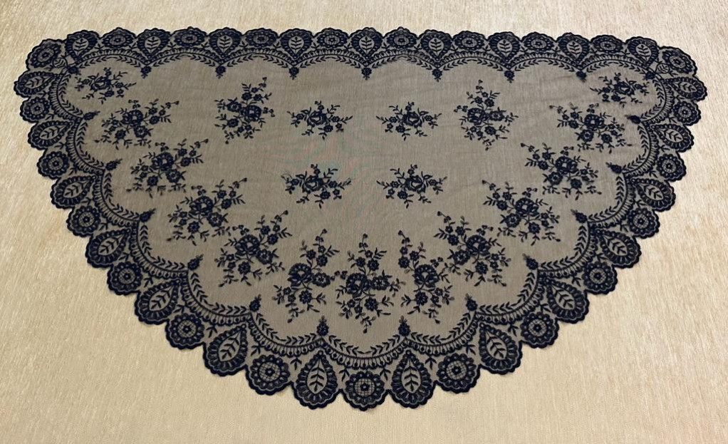 Mantilla media luna 80*145