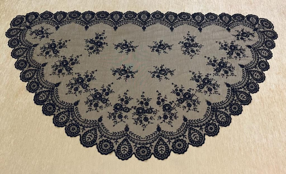 Mantilla media luna 80*145