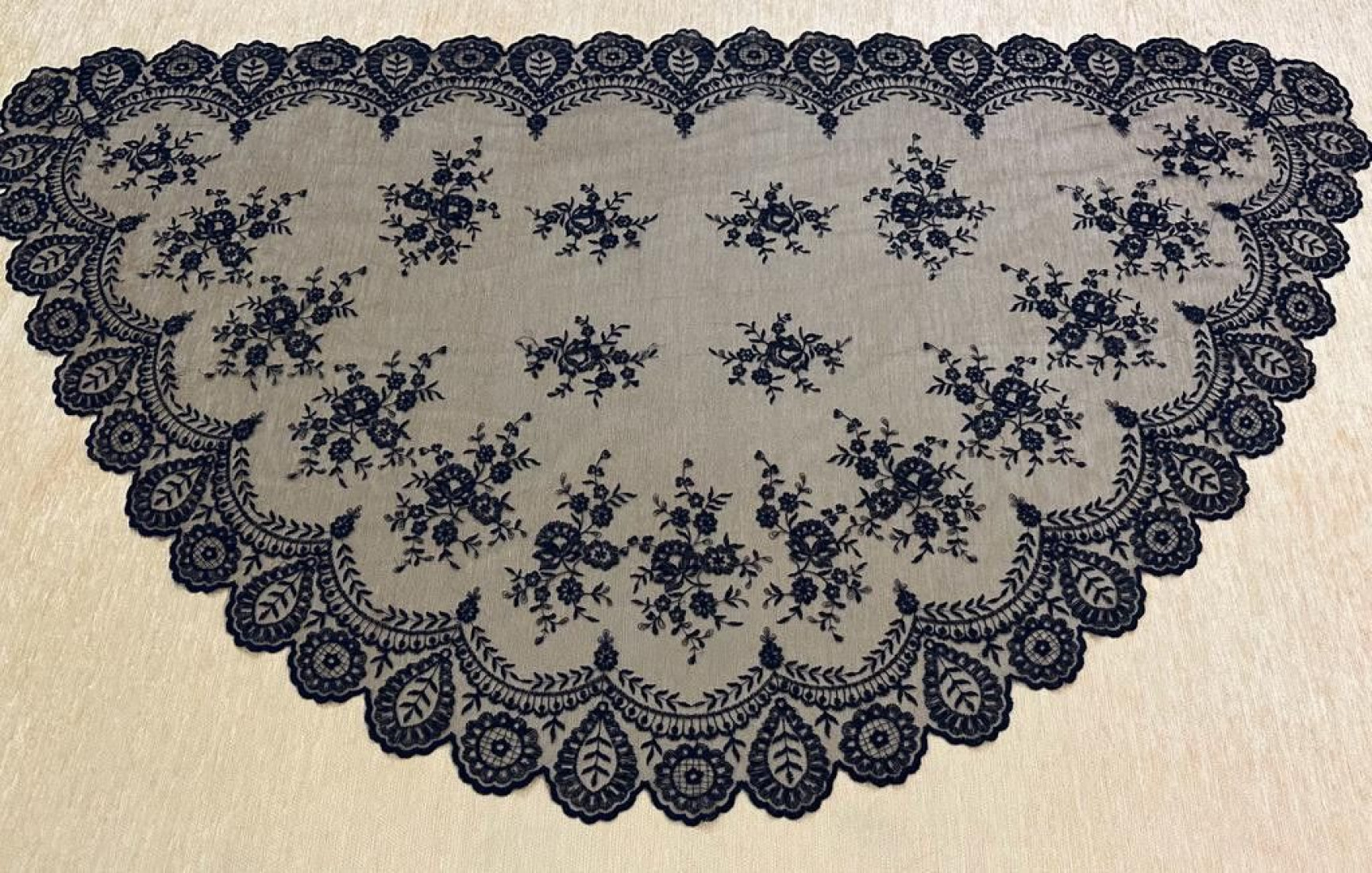 Mantilla media luna 80*145