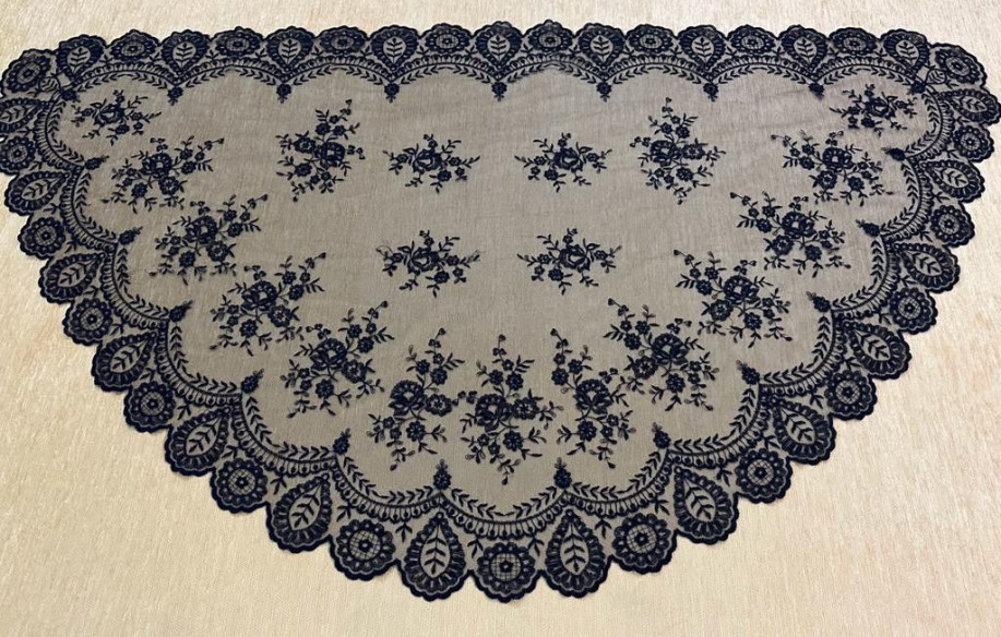 Mantilla media luna 80*145