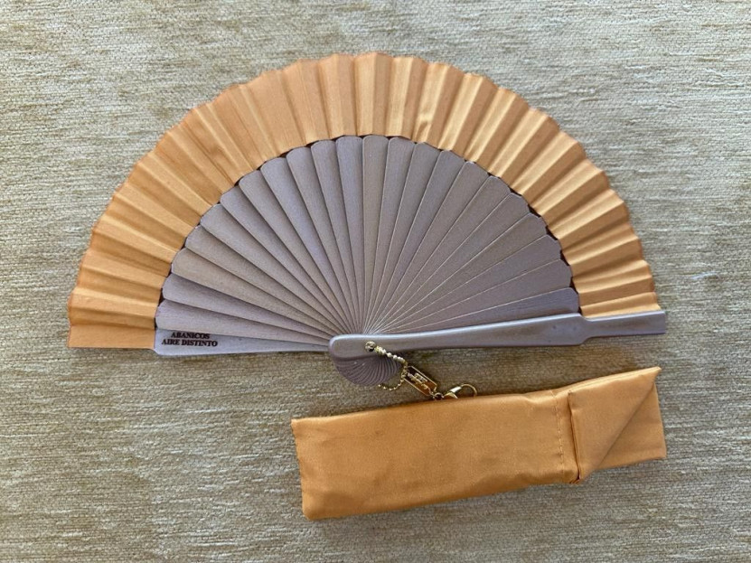Abanico caballero oro