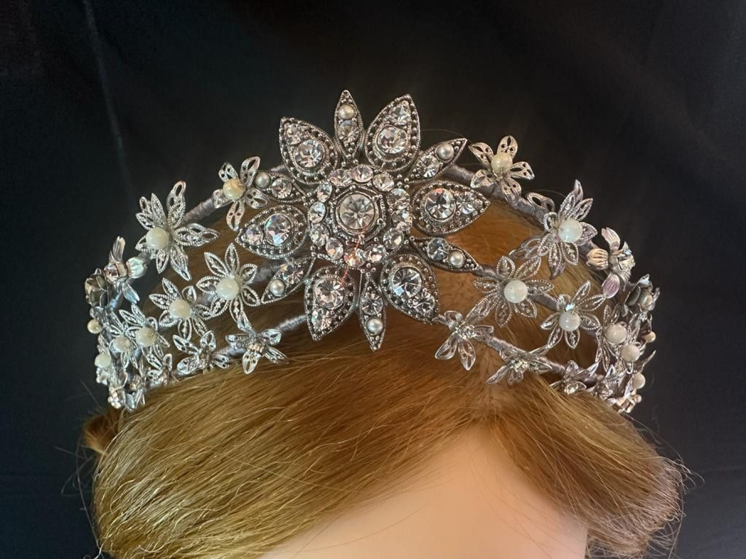 Tiara flores filigrana