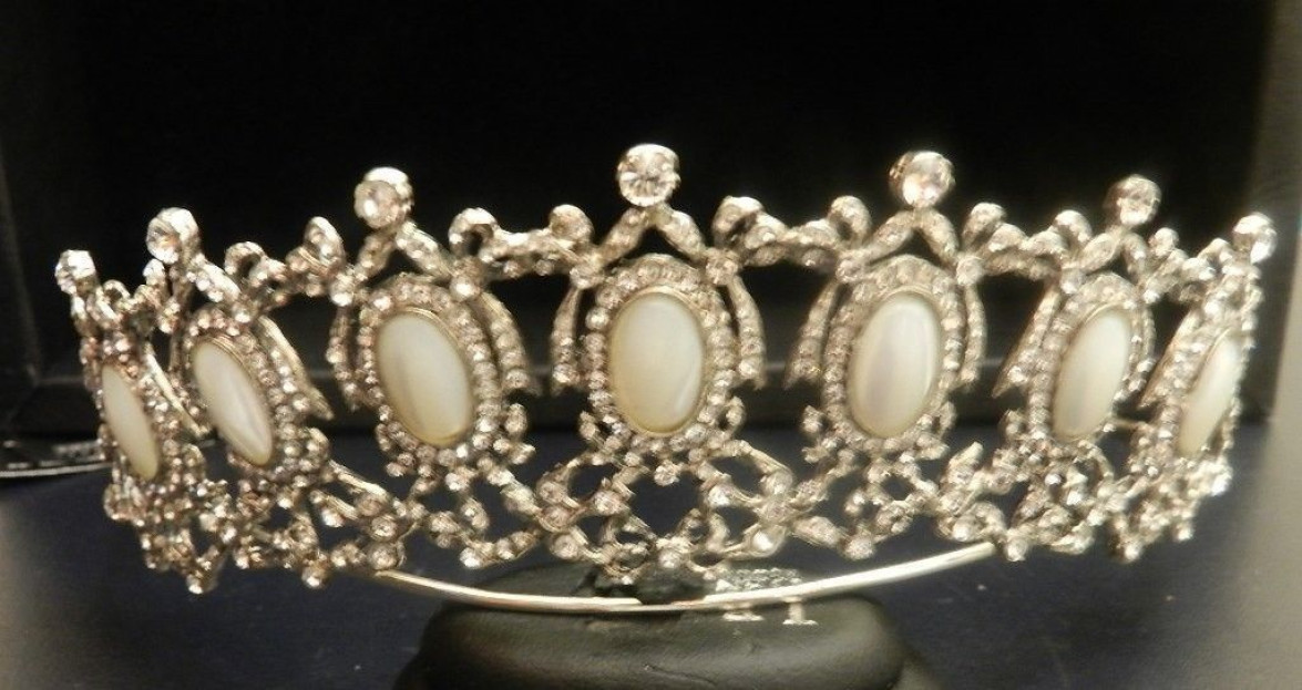 Tiara Imperial nacar plata y circonitas