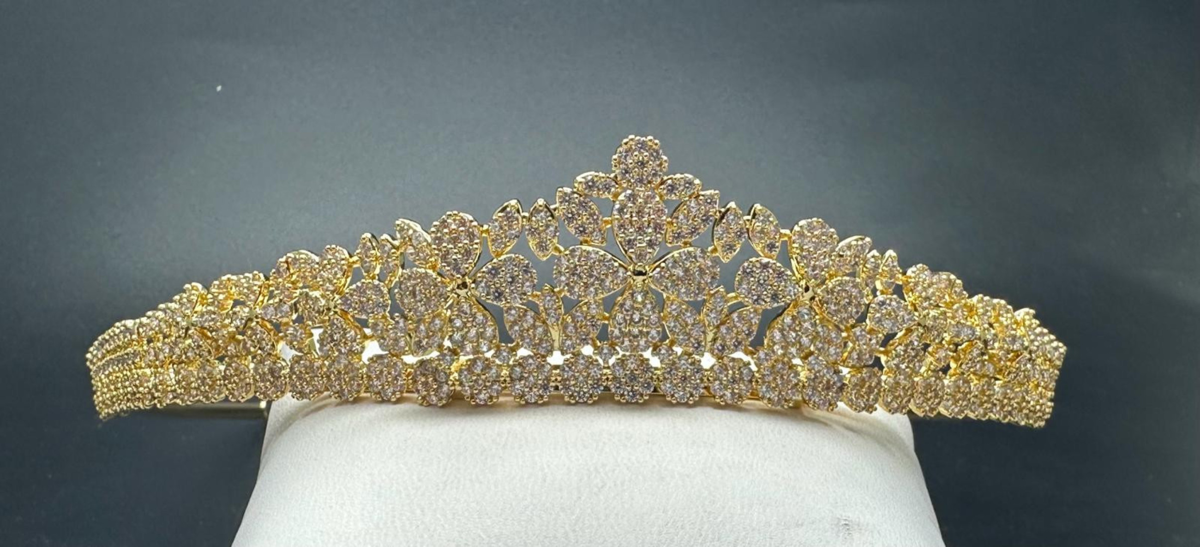Tiara dorada