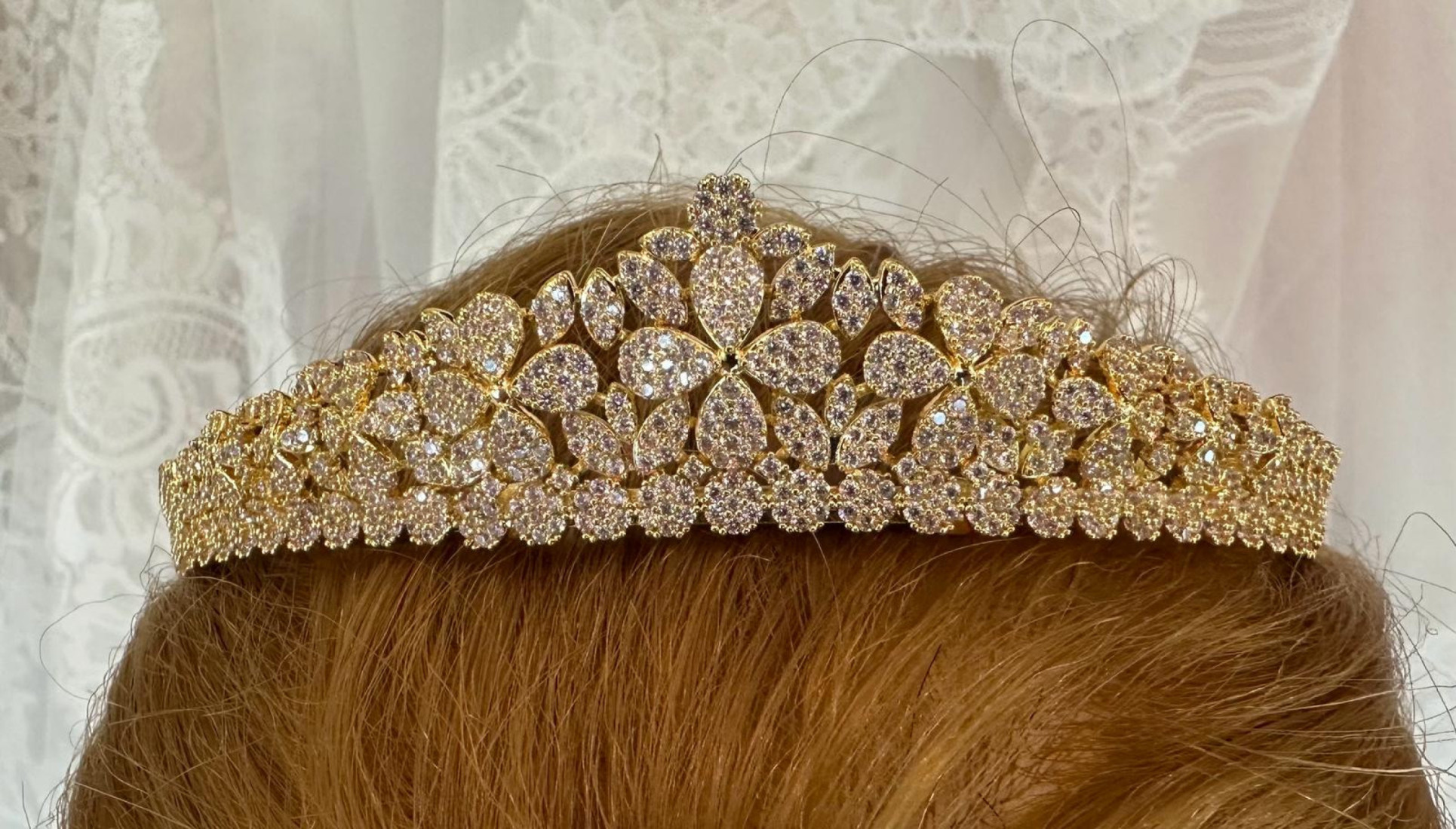 Tiara dorada