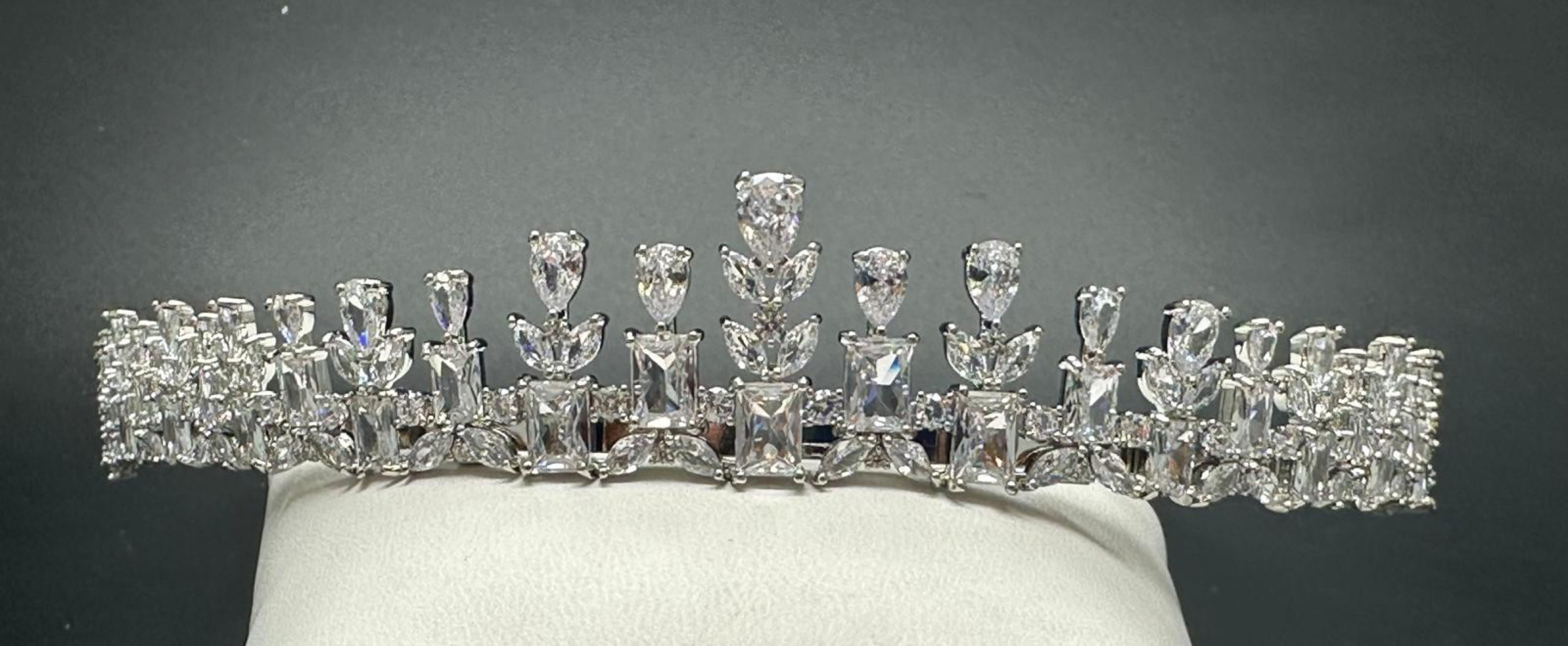 Tiara rodio lágrimas cristal