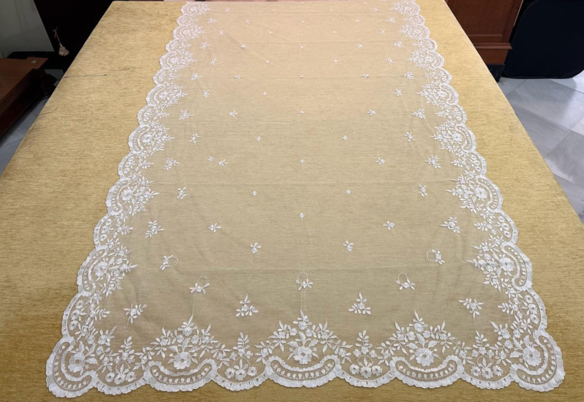 Mantilla mano seda