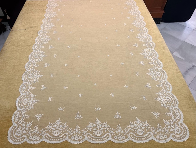 Mantilla mano seda