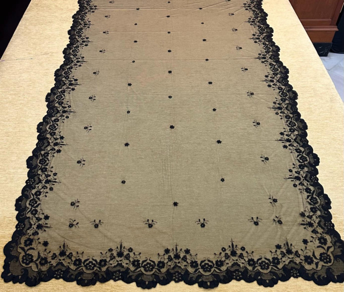 Mantilla mano seda