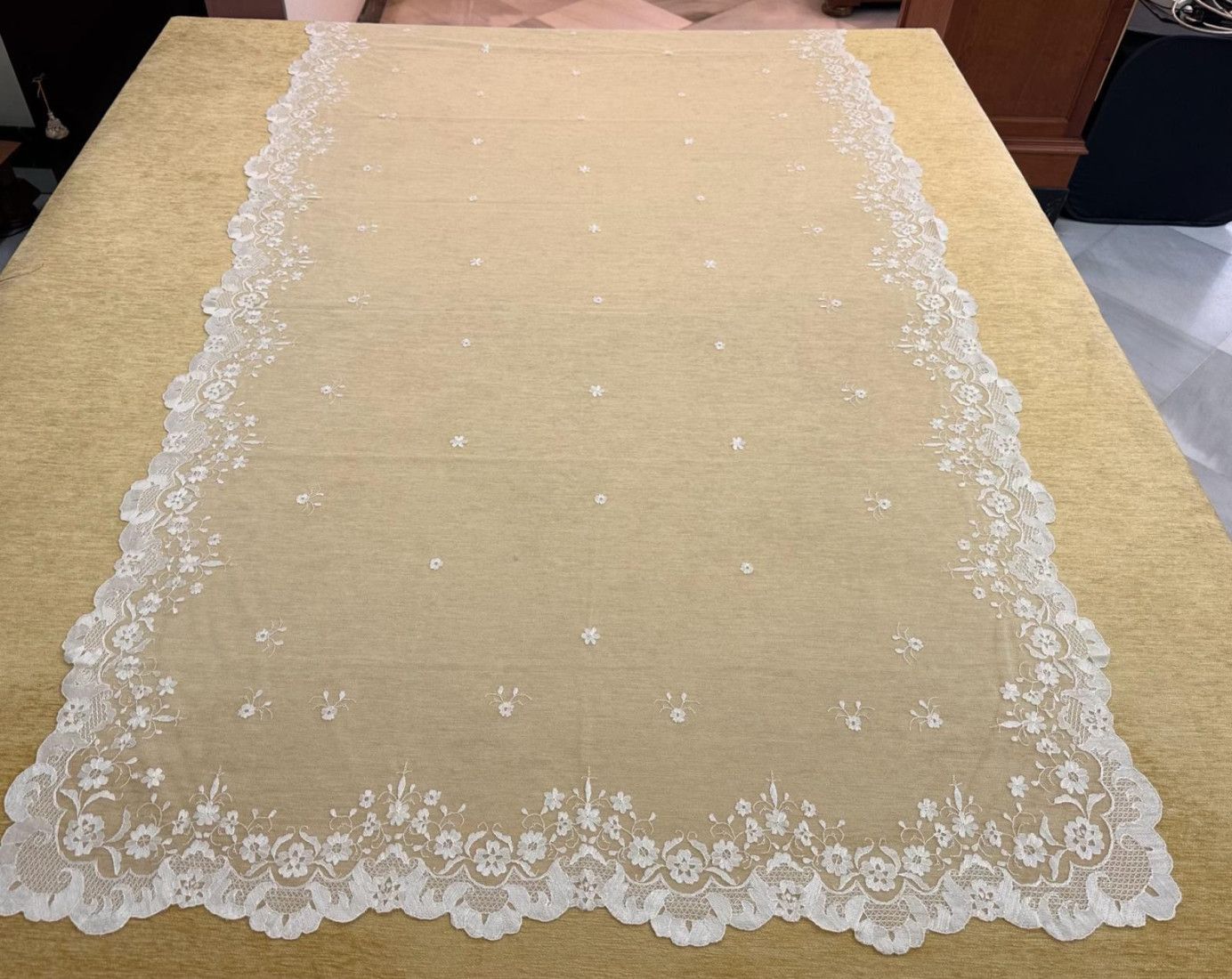 Mantilla mano seda