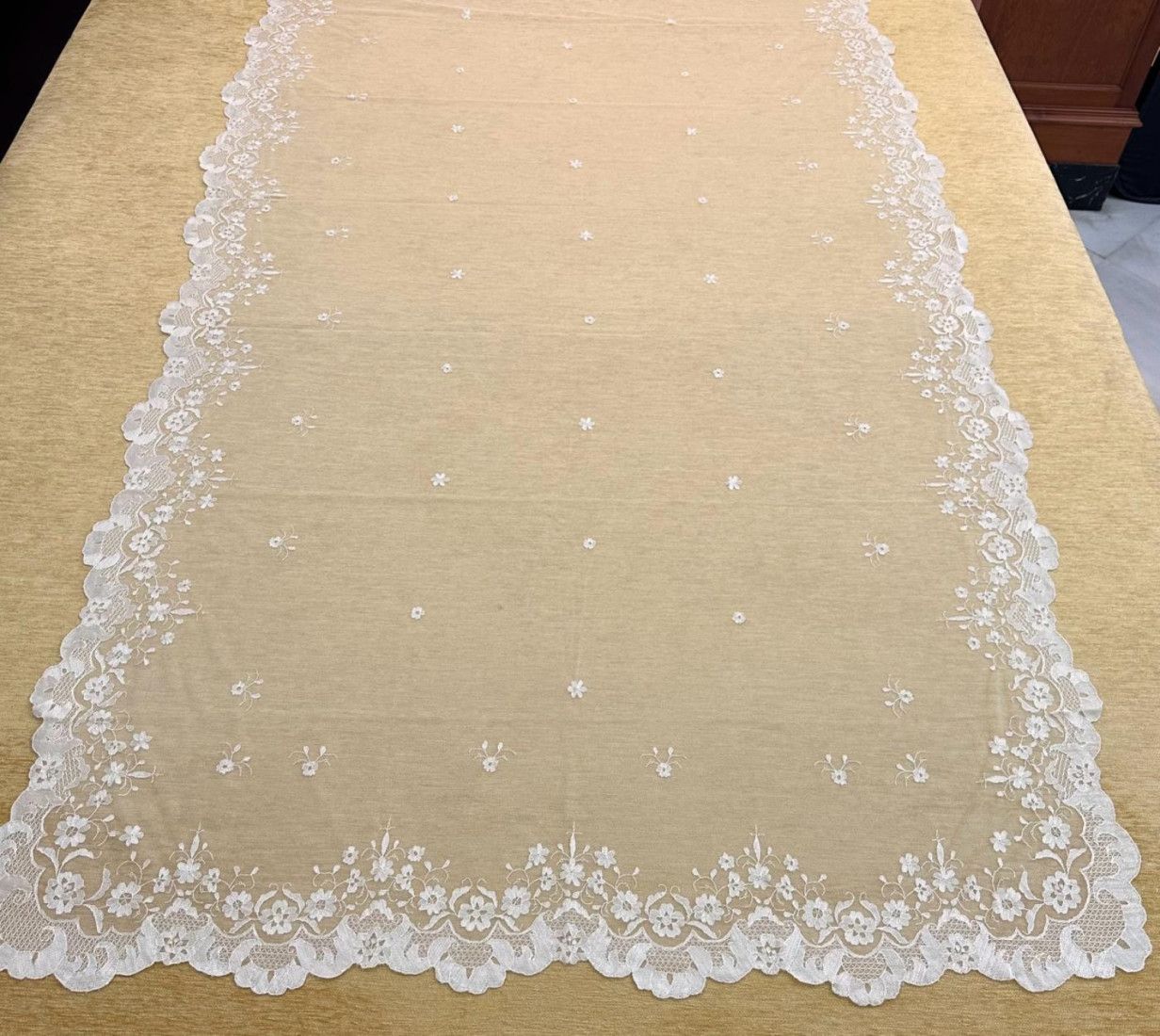 Mantilla mano seda