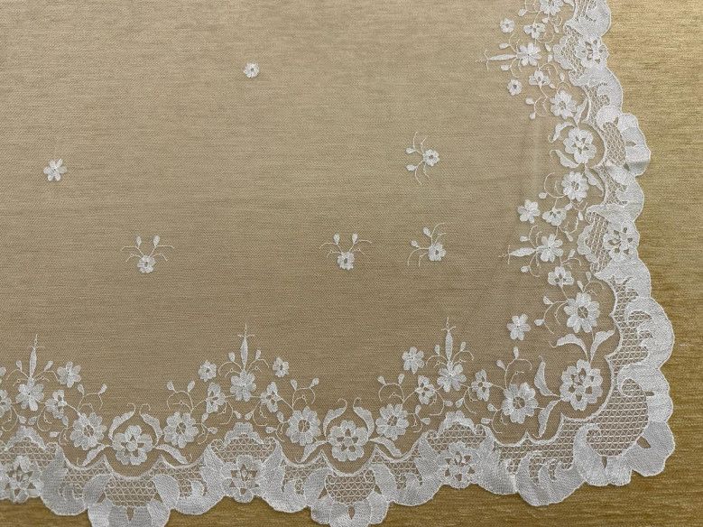 Mantilla mano seda