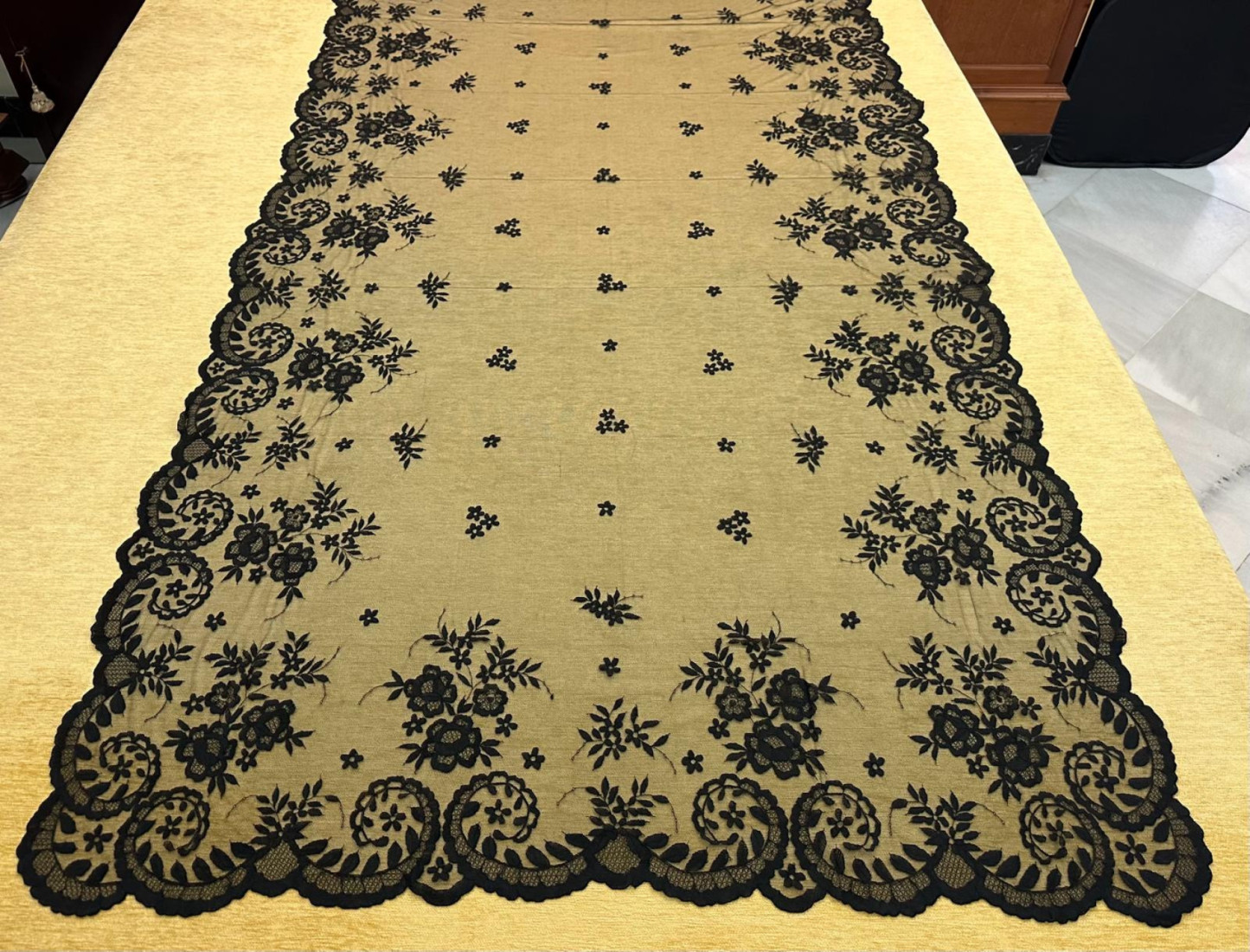Mantilla mano seda