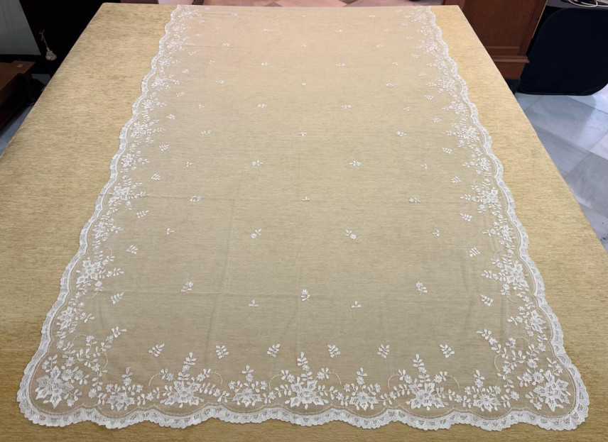 Mantilla mano seda