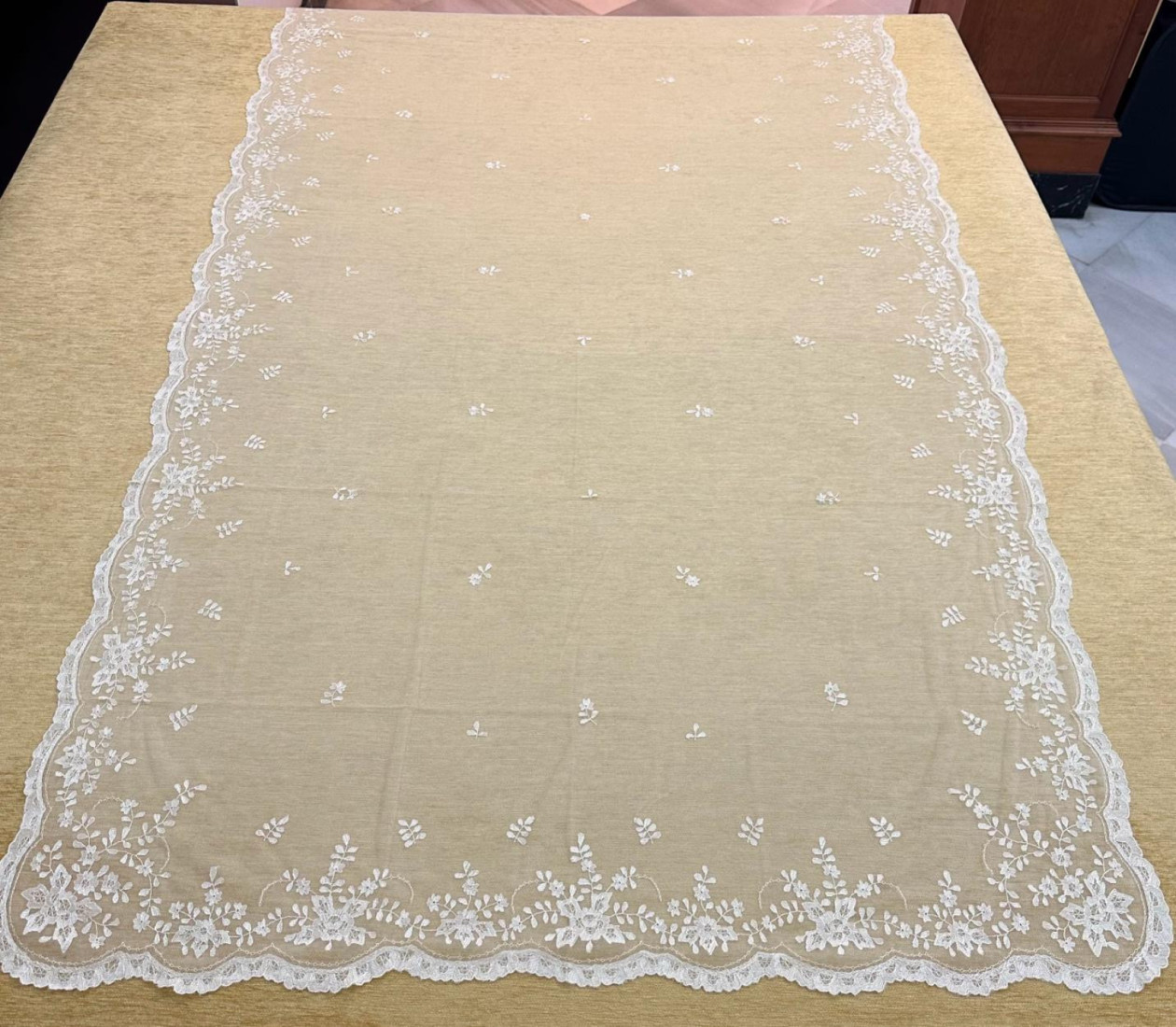 Mantilla mano seda