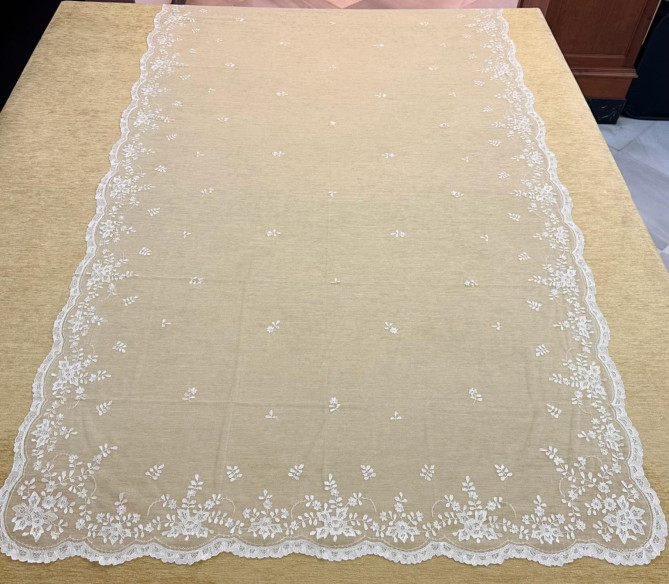 Mantilla mano seda