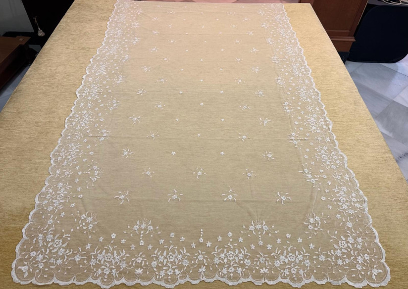 Mantilla mano seda