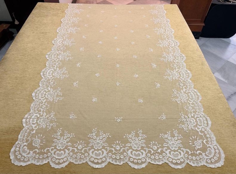 Mantilla mano seda