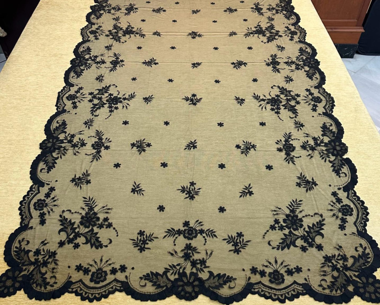 Mantilla mano seda