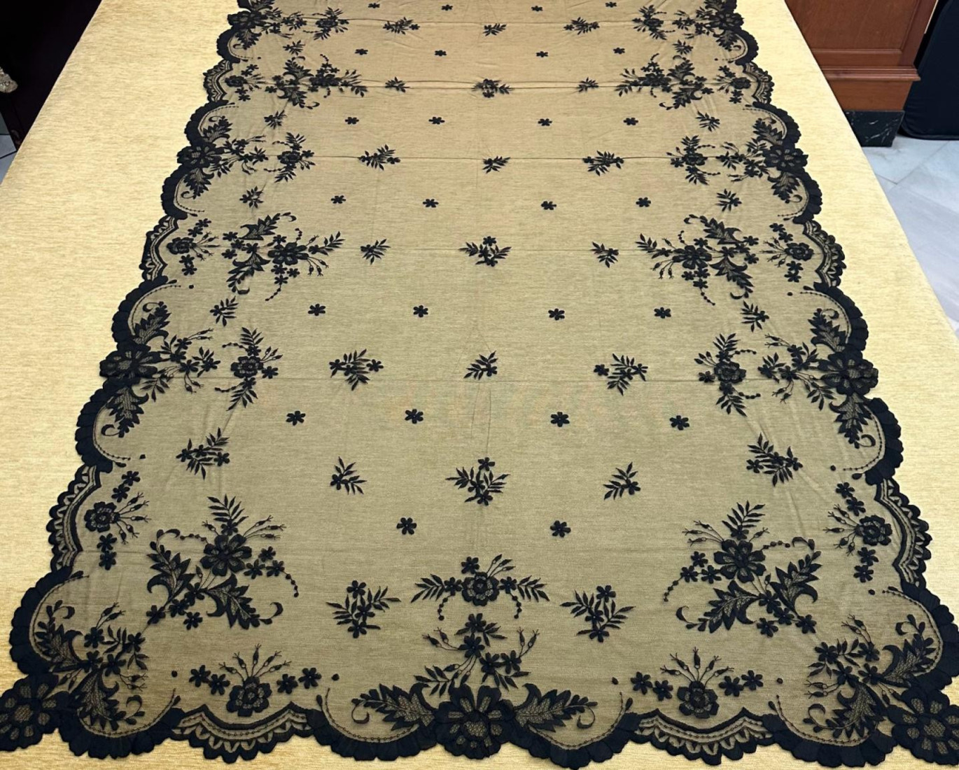 Mantilla mano seda