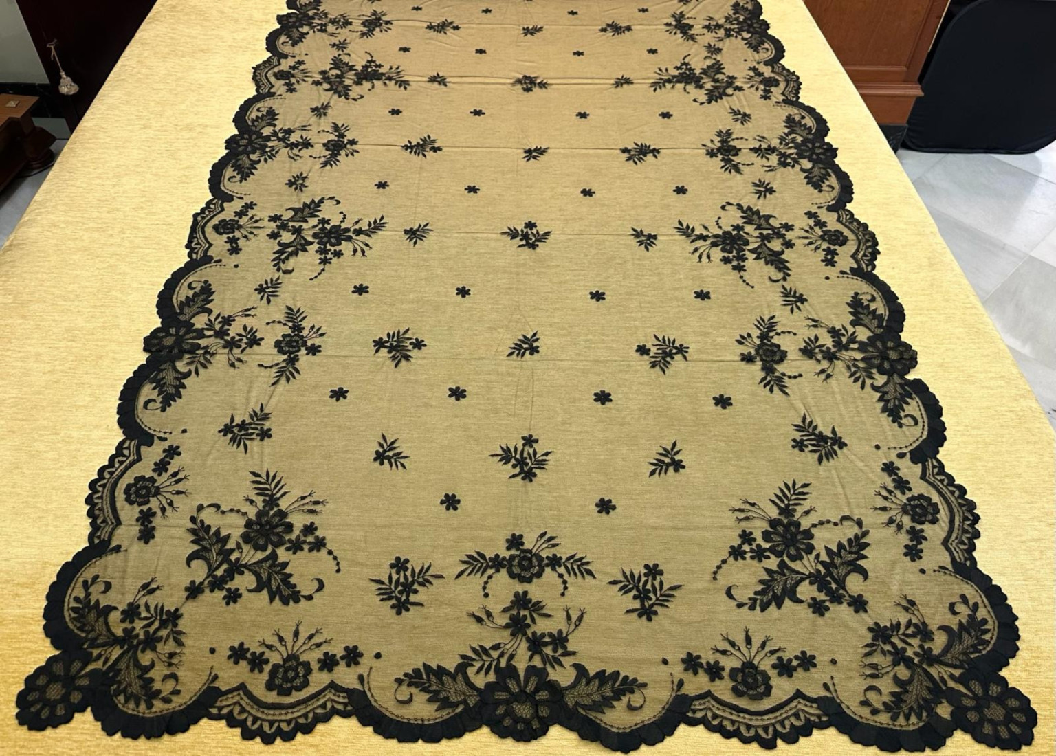 Mantilla mano seda