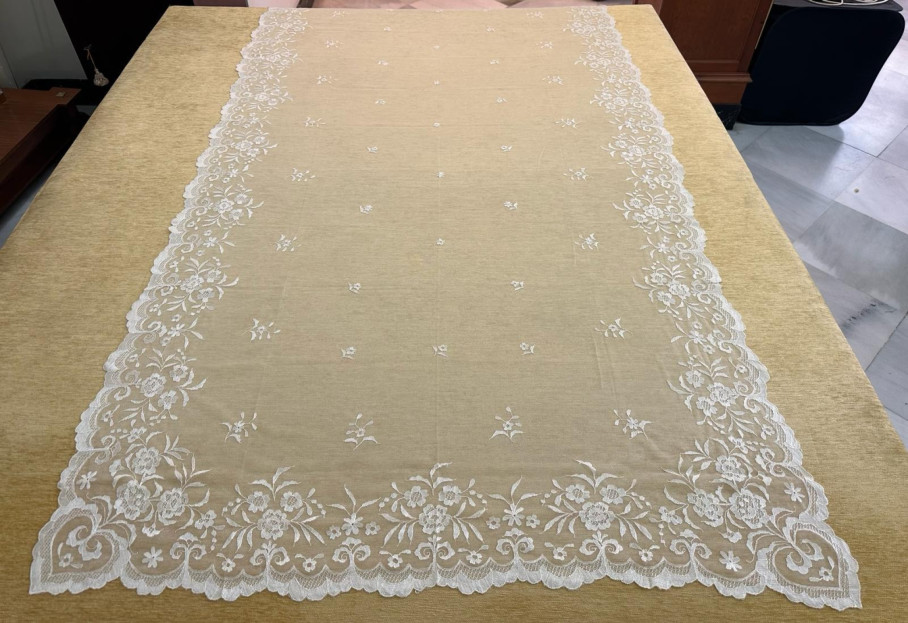 Mantilla mano seda